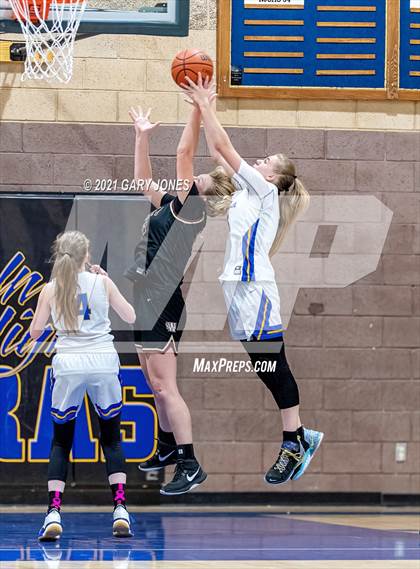 Thumbnail 2 in Whitney vs Lincoln (Chavez tournament) photogallery.
