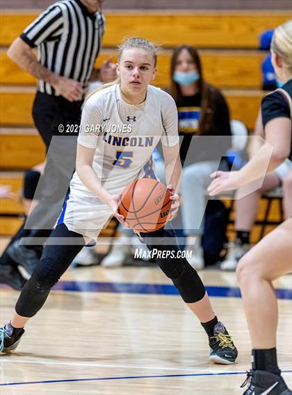 Thumbnail 3 in Whitney vs Lincoln (Chavez tournament) photogallery.