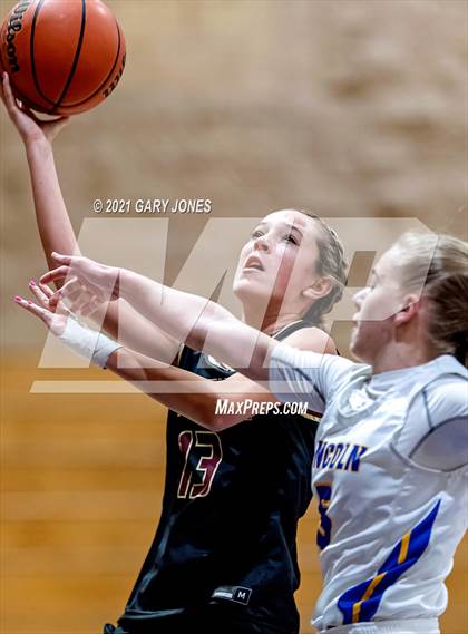 Thumbnail 1 in Whitney vs Lincoln (Chavez tournament) photogallery.