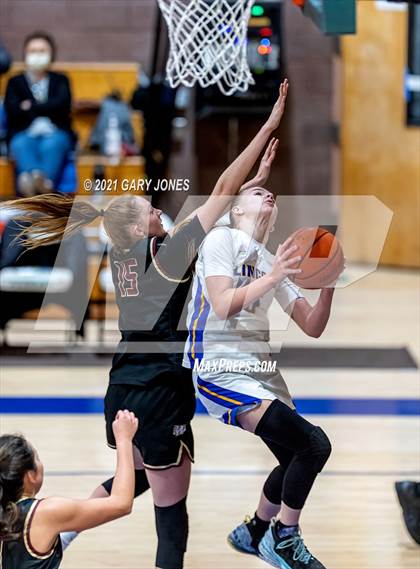 Thumbnail 2 in Whitney vs Lincoln (Chavez tournament) photogallery.