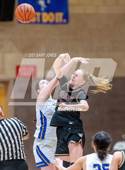 Thumbnail 2 in Whitney vs Lincoln (Chavez tournament) photogallery.