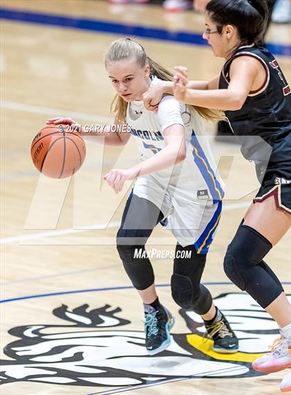 Thumbnail 1 in Whitney vs Lincoln (Chavez tournament) photogallery.