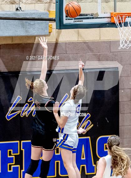 Thumbnail 1 in Whitney vs Lincoln (Chavez tournament) photogallery.