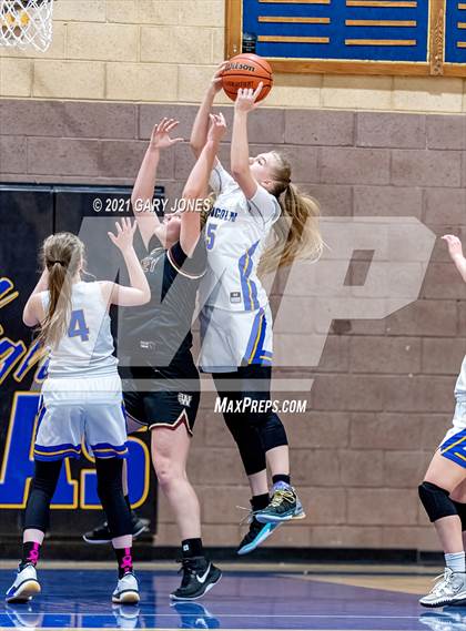 Thumbnail 3 in Whitney vs Lincoln (Chavez tournament) photogallery.