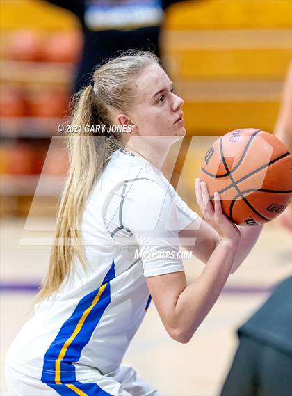 Thumbnail 1 in Whitney vs Lincoln (Chavez tournament) photogallery.