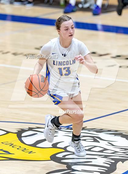 Thumbnail 3 in Whitney vs Lincoln (Chavez tournament) photogallery.
