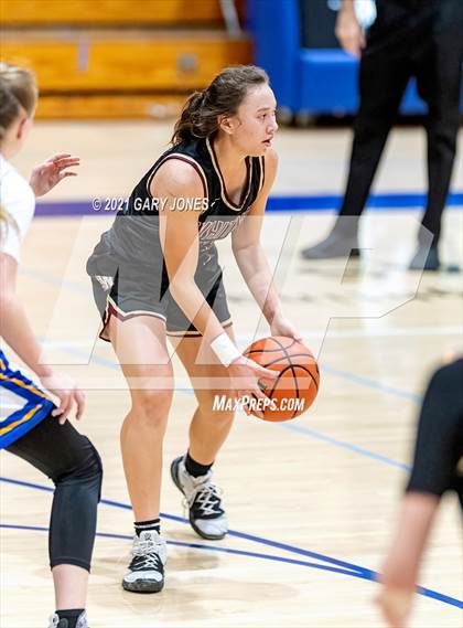 Thumbnail 3 in Whitney vs Lincoln (Chavez tournament) photogallery.