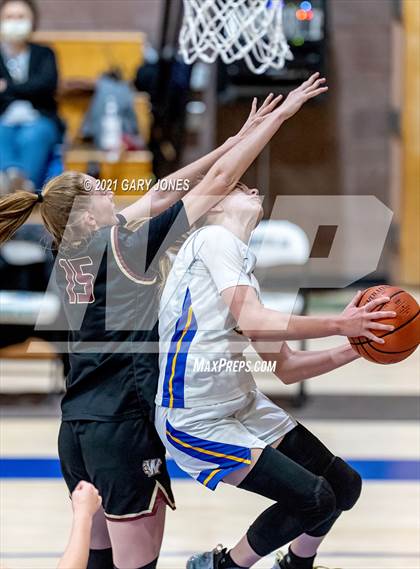 Thumbnail 1 in Whitney vs Lincoln (Chavez tournament) photogallery.