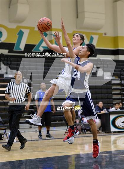 Thumbnail 1 in Maranatha Christian vs Chula Vista (Grossmont Winter Classic) photogallery.