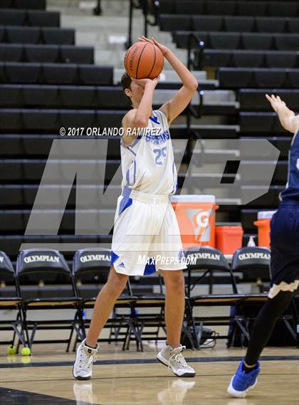 Thumbnail 2 in Maranatha Christian vs Chula Vista (Grossmont Winter Classic) photogallery.