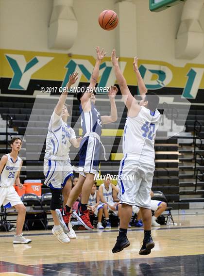 Thumbnail 3 in Maranatha Christian vs Chula Vista (Grossmont Winter Classic) photogallery.