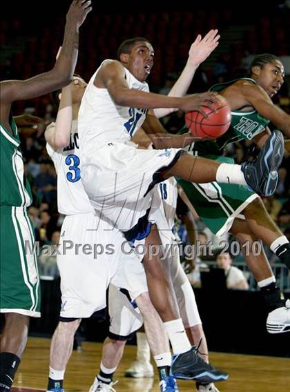 Thumbnail 3 in Aurora Central vs. Highlands Ranch (5A Quarterfinals) photogallery.