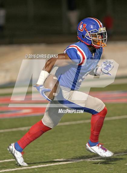 Thumbnail 2 in Memphis University vs. Baylor (TSSAA 2A Quarterfinal Playoff) photogallery.