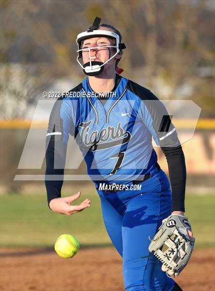 Thumbnail 1 in Gunter @ Pottsboro photogallery.