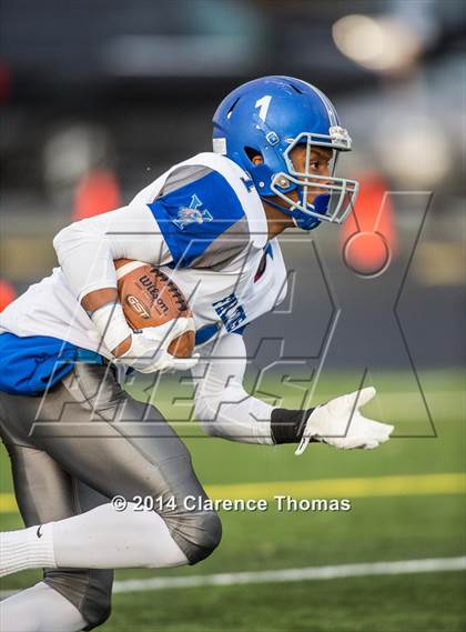 Thumbnail 1 in York @ Loudoun Valley (VHSL 3A East Quarterfinal) photogallery.