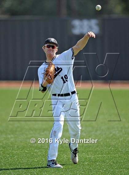 Thumbnail 2 in St. Michael's vs Bishop Lynch (Texas Private School Classic) photogallery.