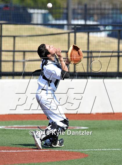 Thumbnail 3 in St. Michael's vs Bishop Lynch (Texas Private School Classic) photogallery.