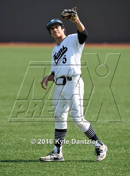 Thumbnail 2 in St. Michael's vs Bishop Lynch (Texas Private School Classic) photogallery.