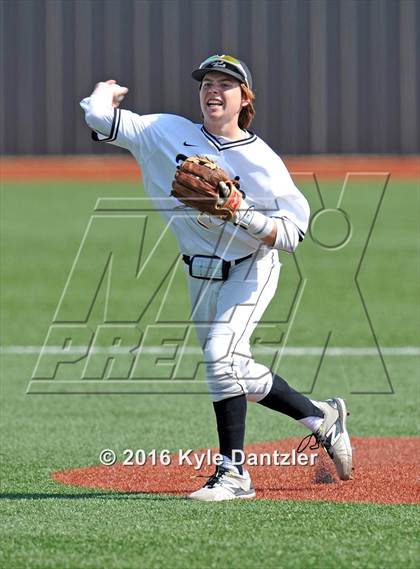 Thumbnail 3 in St. Michael's vs Bishop Lynch (Texas Private School Classic) photogallery.