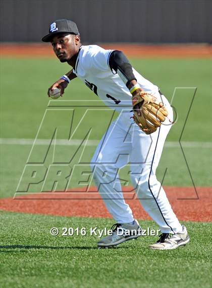 Thumbnail 1 in St. Michael's vs Bishop Lynch (Texas Private School Classic) photogallery.