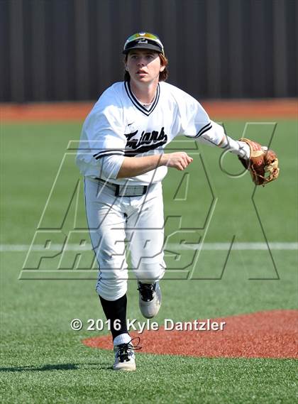 Thumbnail 2 in St. Michael's vs Bishop Lynch (Texas Private School Classic) photogallery.