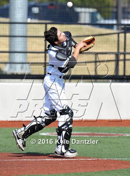 Thumbnail 2 in St. Michael's vs Bishop Lynch (Texas Private School Classic) photogallery.