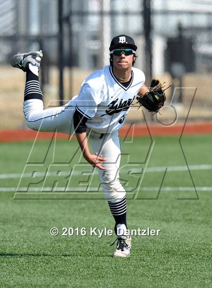 Thumbnail 2 in St. Michael's vs Bishop Lynch (Texas Private School Classic) photogallery.