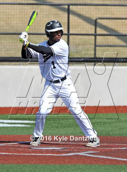 Thumbnail 3 in St. Michael's vs Bishop Lynch (Texas Private School Classic) photogallery.