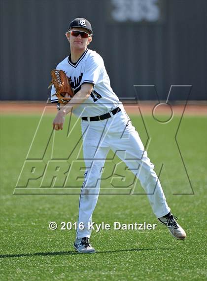 Thumbnail 3 in St. Michael's vs Bishop Lynch (Texas Private School Classic) photogallery.