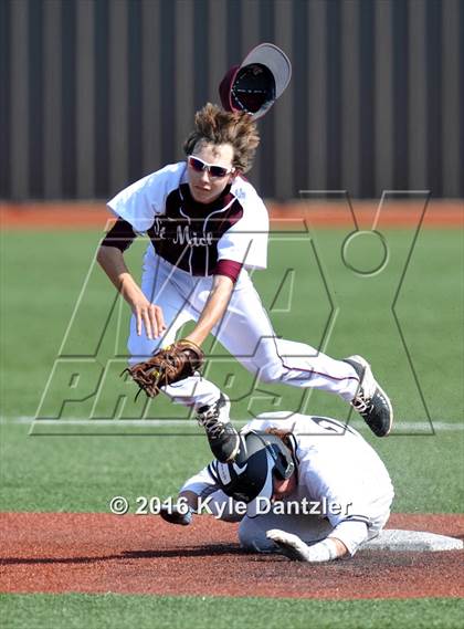 Thumbnail 2 in St. Michael's vs Bishop Lynch (Texas Private School Classic) photogallery.