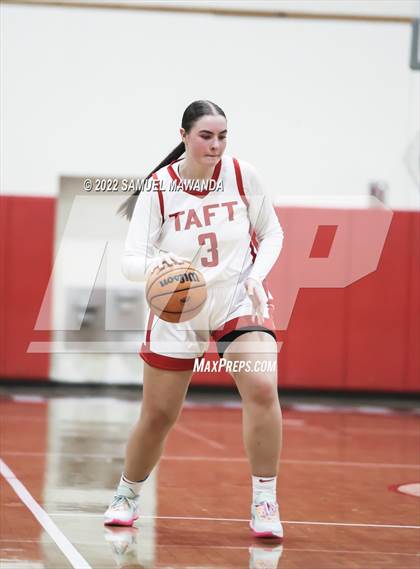 Thumbnail 1 in Taft vs Hart (West Coast Varsity Girls Basketball Tournament) photogallery.