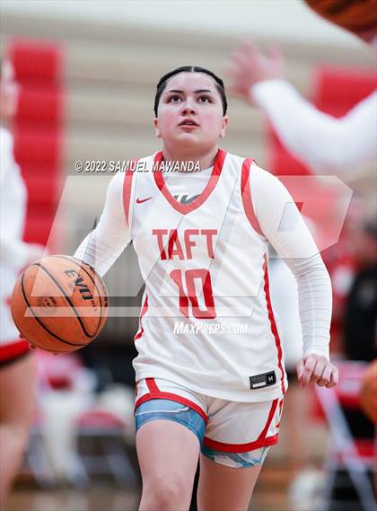 Thumbnail 1 in Taft vs Hart (West Coast Varsity Girls Basketball Tournament) photogallery.