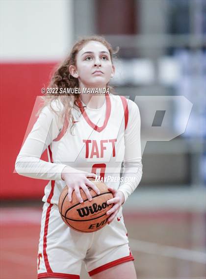 Thumbnail 2 in Taft vs Hart (West Coast Varsity Girls Basketball Tournament) photogallery.