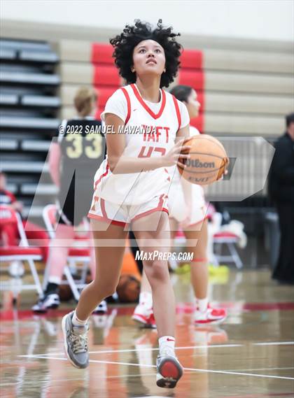 Thumbnail 2 in Taft vs Hart (West Coast Varsity Girls Basketball Tournament) photogallery.
