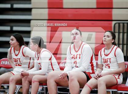 Thumbnail 3 in Taft vs Hart (West Coast Varsity Girls Basketball Tournament) photogallery.