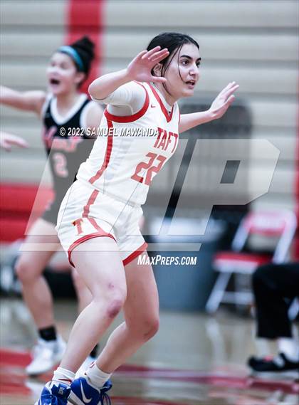 Thumbnail 2 in Taft vs Hart (West Coast Varsity Girls Basketball Tournament) photogallery.