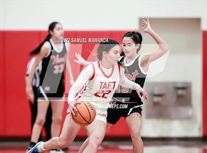 Thumbnail 3 in Taft vs Hart (West Coast Varsity Girls Basketball Tournament) photogallery.