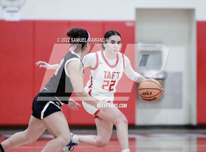 Thumbnail 2 in Taft vs Hart (West Coast Varsity Girls Basketball Tournament) photogallery.