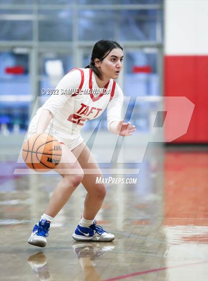 Thumbnail 2 in Taft vs Hart (West Coast Varsity Girls Basketball Tournament) photogallery.