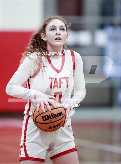 Thumbnail 3 in Taft vs Hart (West Coast Varsity Girls Basketball Tournament) photogallery.