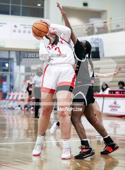 Thumbnail 2 in Taft vs Hart (West Coast Varsity Girls Basketball Tournament) photogallery.