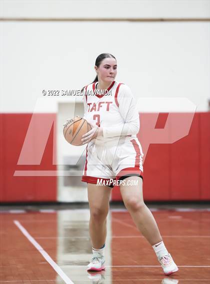 Thumbnail 3 in Taft vs Hart (West Coast Varsity Girls Basketball Tournament) photogallery.