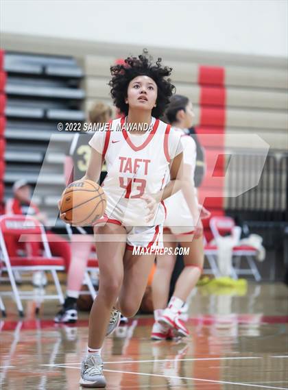 Thumbnail 1 in Taft vs Hart (West Coast Varsity Girls Basketball Tournament) photogallery.