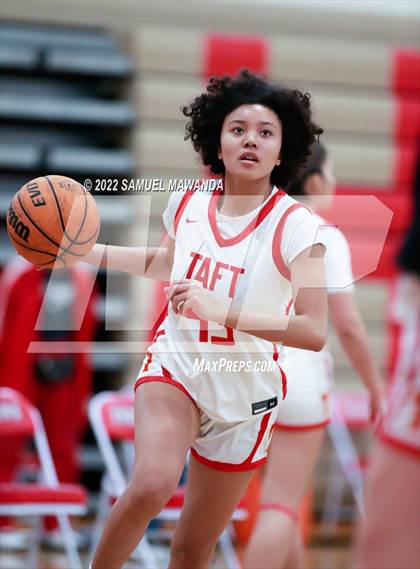 Thumbnail 3 in Taft vs Hart (West Coast Varsity Girls Basketball Tournament) photogallery.