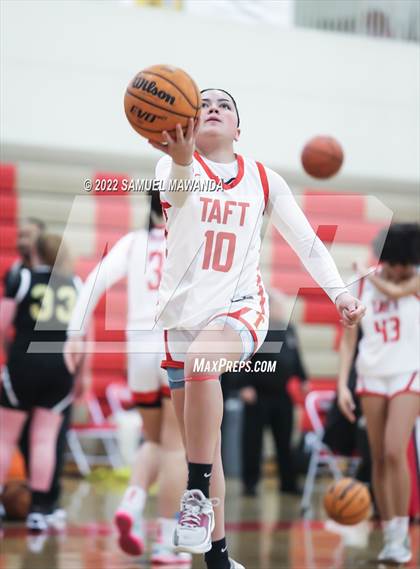 Thumbnail 3 in Taft vs Hart (West Coast Varsity Girls Basketball Tournament) photogallery.