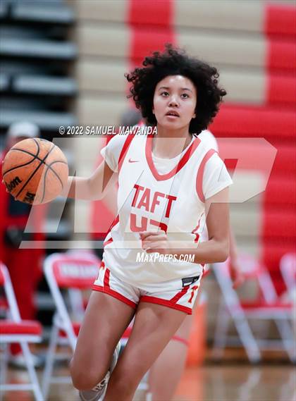 Thumbnail 2 in Taft vs Hart (West Coast Varsity Girls Basketball Tournament) photogallery.