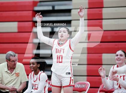 Thumbnail 2 in Taft vs Hart (West Coast Varsity Girls Basketball Tournament) photogallery.
