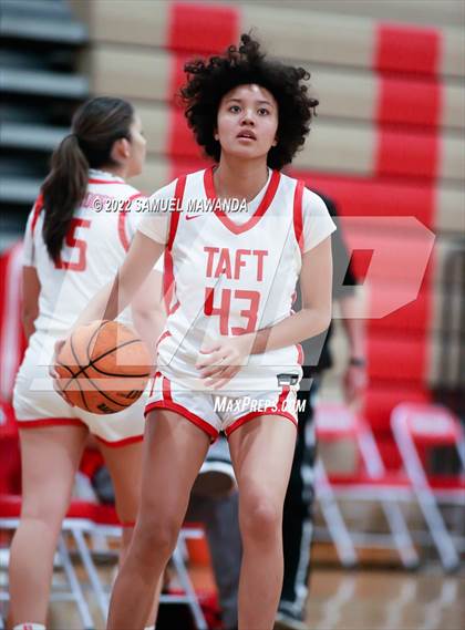 Thumbnail 1 in Taft vs Hart (West Coast Varsity Girls Basketball Tournament) photogallery.