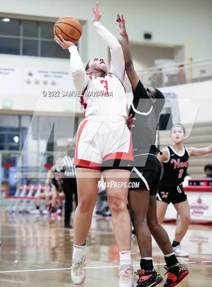 Thumbnail 3 in Taft vs Hart (West Coast Varsity Girls Basketball Tournament) photogallery.
