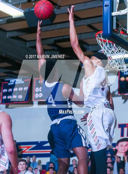 Thumbnail 1 in Loyola @ Chaminade photogallery.